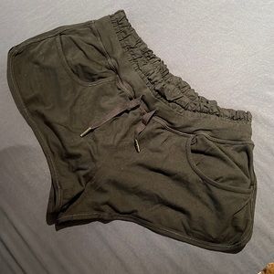 Lulu comfort shorts